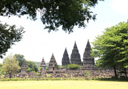 Yogyakarta: 2D Sunrise Borobudur Merapi Jeep Jomblang Cave Prambanan