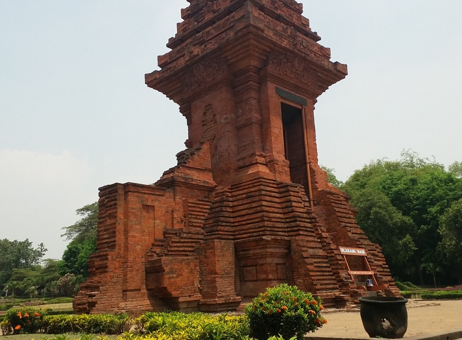 Surabaya Port: Trowulan Temple Archeological Tours