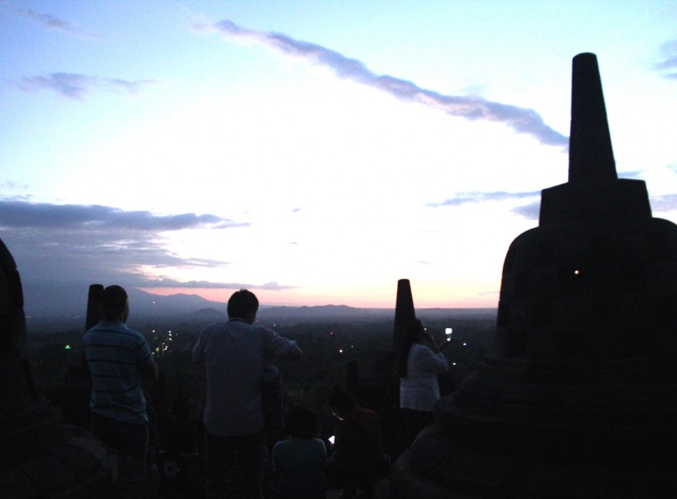Borobudur Sunrise , Chicken Church & Selogriyo Temple