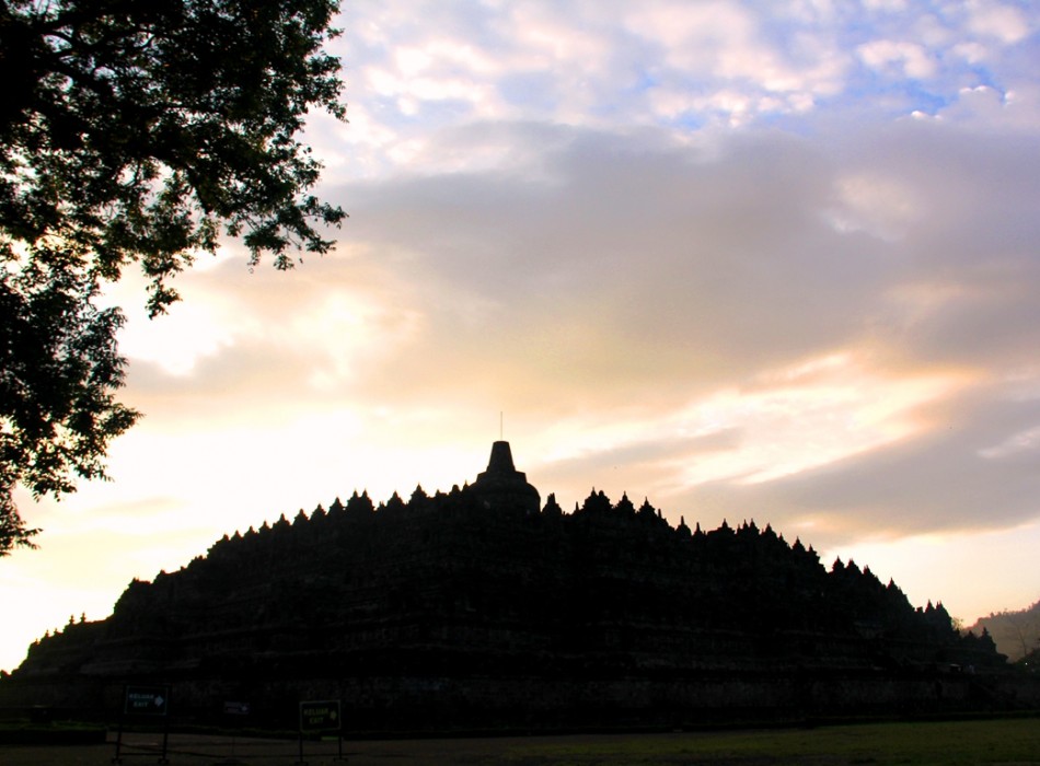 Borobudur Sunrise , Chicken Church & Selogriyo Temple