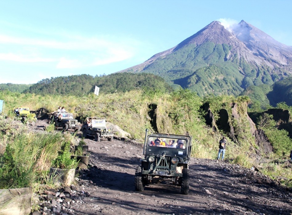 Borobudur Sunrise & Merapi Lava Tours