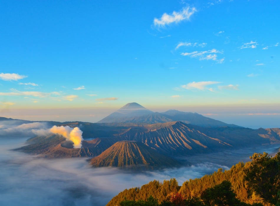 Surabaya / Malang: Bromo Sunrise Madakaripura Waterfalls