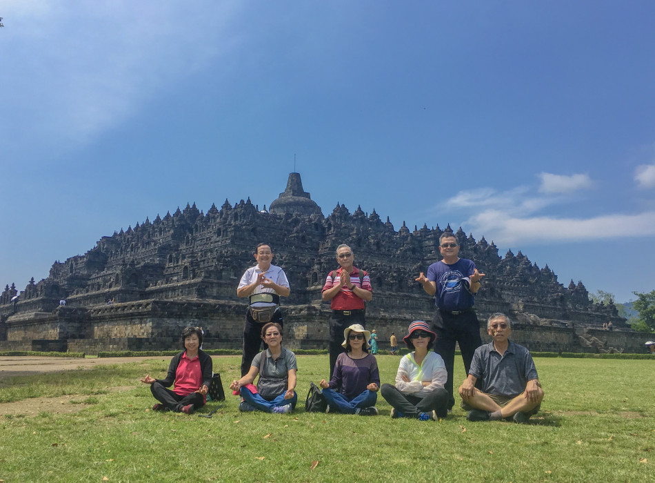 Sunrise Borobudur Prambanan
