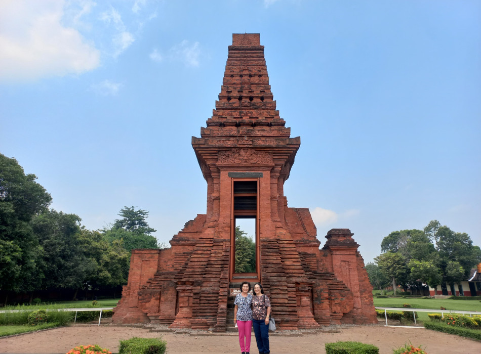 Surabaya Port: Trowulan Temple Archeological Tours