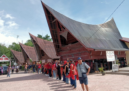 Medan: 4D3N Lake Toba Samosir Island Tour Package